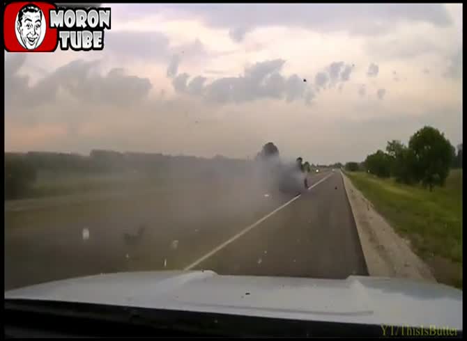 Video :A drunk guy aggressively collides with a police vehicle